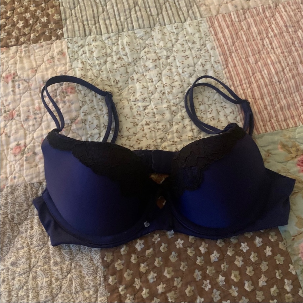 Women’s Victoria’s Secret Size 32B Push-Up Underwire Balconet Bra